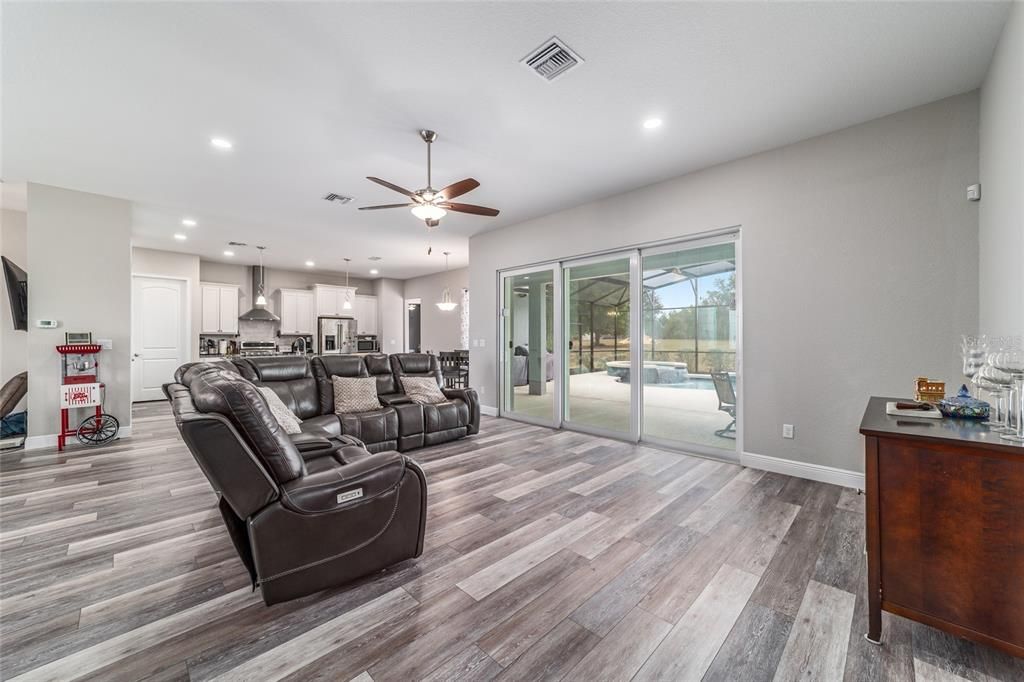 En Venta: $1,175,000 (3 camas, 3 baños, 2530 Pies cuadrados)