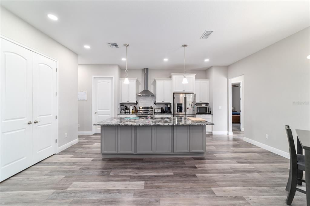 En Venta: $1,175,000 (3 camas, 3 baños, 2530 Pies cuadrados)