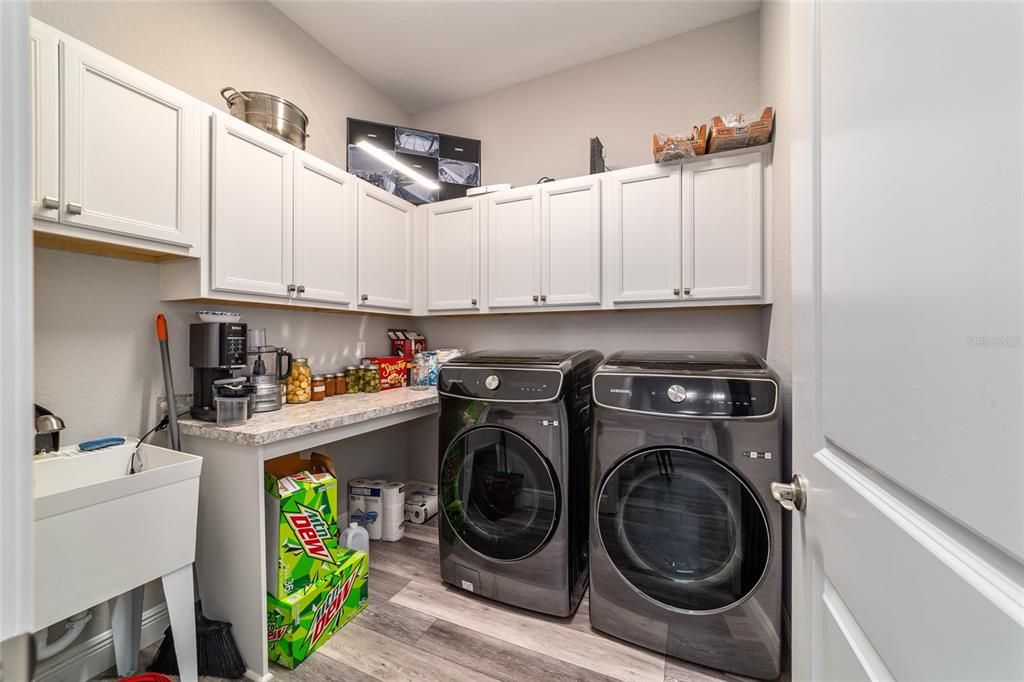 En Venta: $1,175,000 (3 camas, 3 baños, 2530 Pies cuadrados)