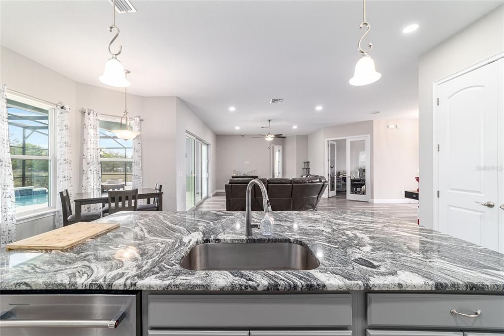 En Venta: $1,175,000 (3 camas, 3 baños, 2530 Pies cuadrados)