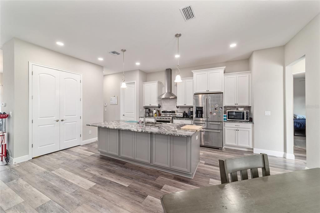 En Venta: $1,175,000 (3 camas, 3 baños, 2530 Pies cuadrados)