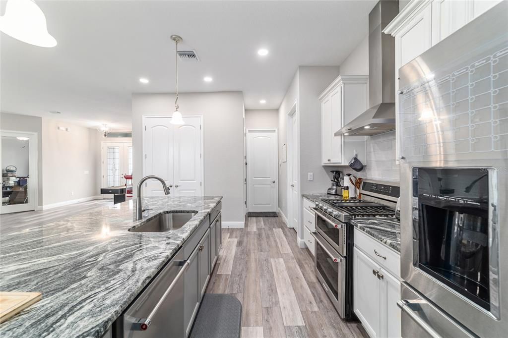 En Venta: $1,175,000 (3 camas, 3 baños, 2530 Pies cuadrados)