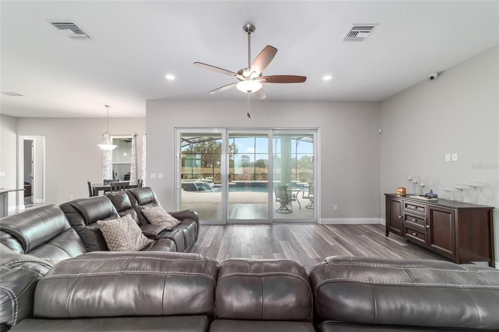 En Venta: $1,175,000 (3 camas, 3 baños, 2530 Pies cuadrados)