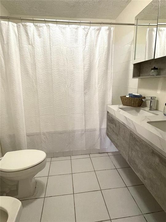 For Sale: $575,000 (3 beds, 3 baths, 2500 Square Feet)