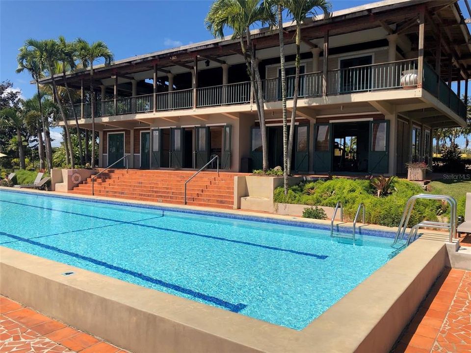 For Sale: $575,000 (3 beds, 3 baths, 2500 Square Feet)