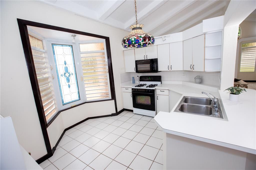 For Sale: $575,000 (3 beds, 3 baths, 2500 Square Feet)