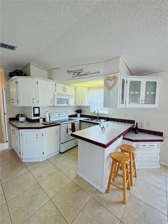 For Sale: $152,900 (1 beds, 2 baths, 455 Square Feet)