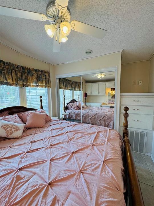 For Sale: $152,900 (1 beds, 2 baths, 455 Square Feet)