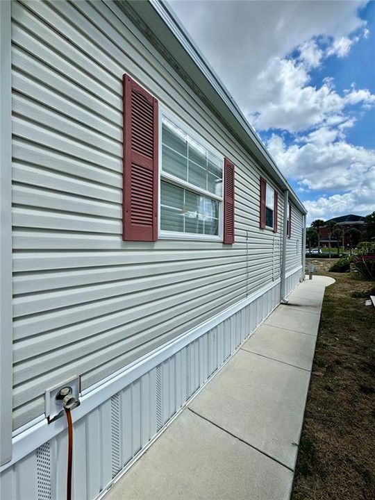 For Sale: $152,900 (1 beds, 2 baths, 455 Square Feet)