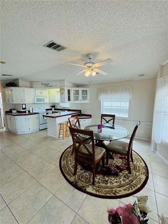 For Sale: $152,900 (1 beds, 2 baths, 455 Square Feet)
