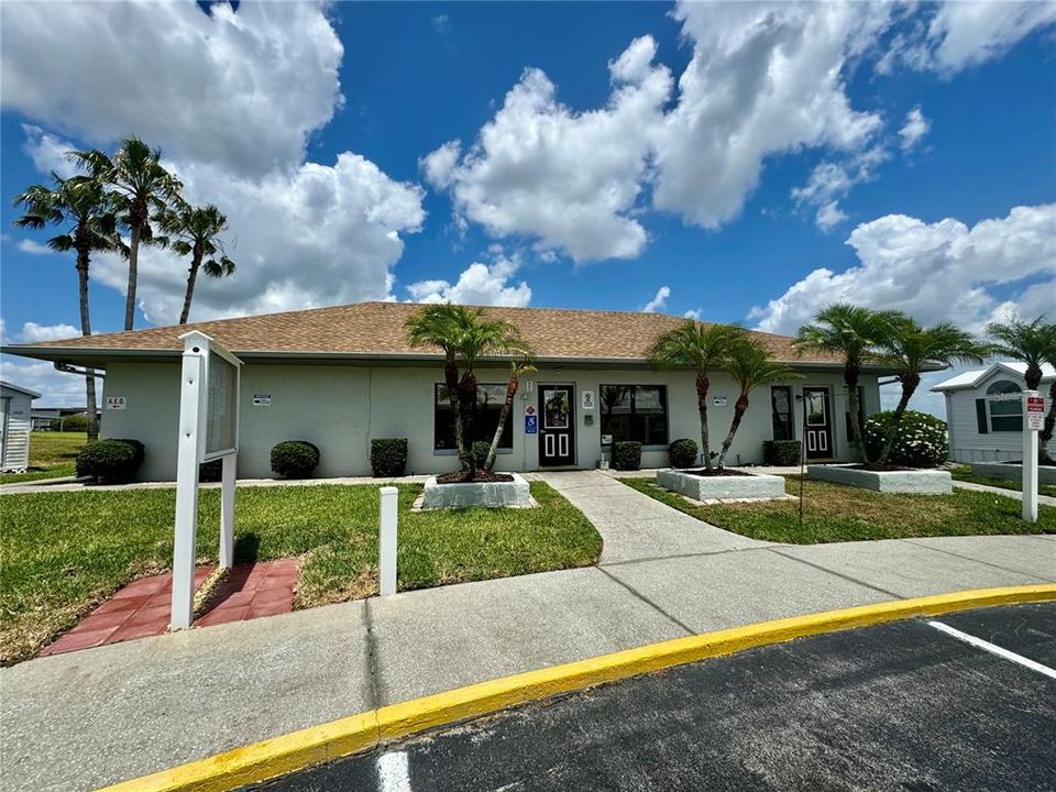 For Sale: $152,900 (1 beds, 2 baths, 455 Square Feet)