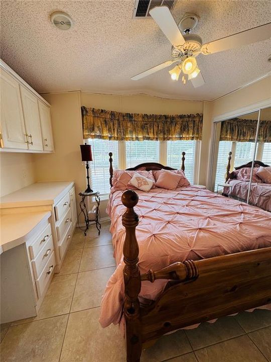 For Sale: $152,900 (1 beds, 2 baths, 455 Square Feet)