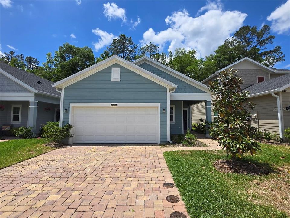 Recently Rented: $2,395 (3 beds, 2 baths, 2364 Square Feet)