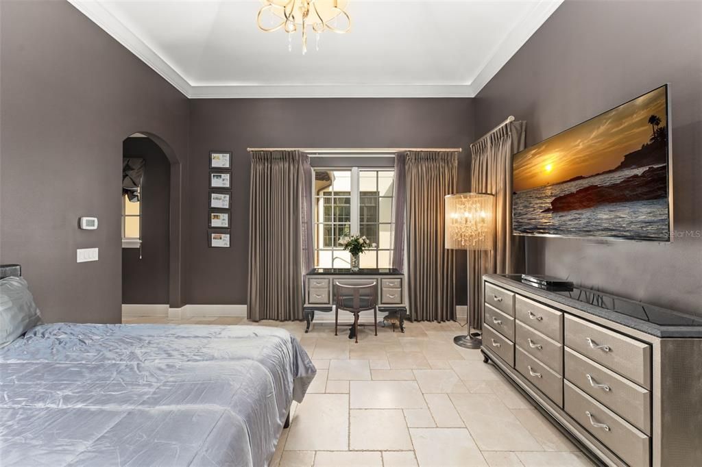 合同活跃: $4,500,000 (4 贝兹, 4 浴室, 3357 平方英尺)