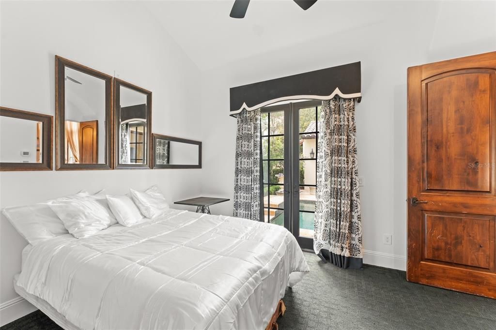 合同活跃: $4,500,000 (4 贝兹, 4 浴室, 3357 平方英尺)