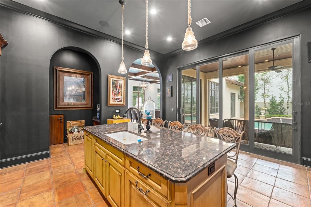 合同活跃: $4,500,000 (4 贝兹, 4 浴室, 3357 平方英尺)