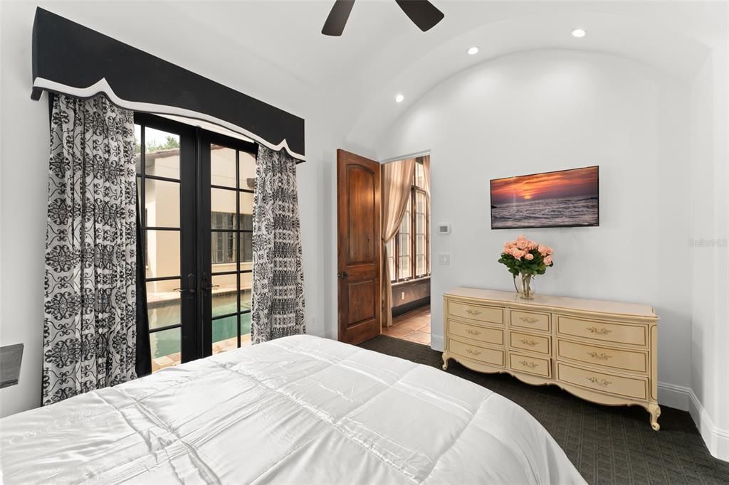 合同活跃: $4,500,000 (4 贝兹, 4 浴室, 3357 平方英尺)