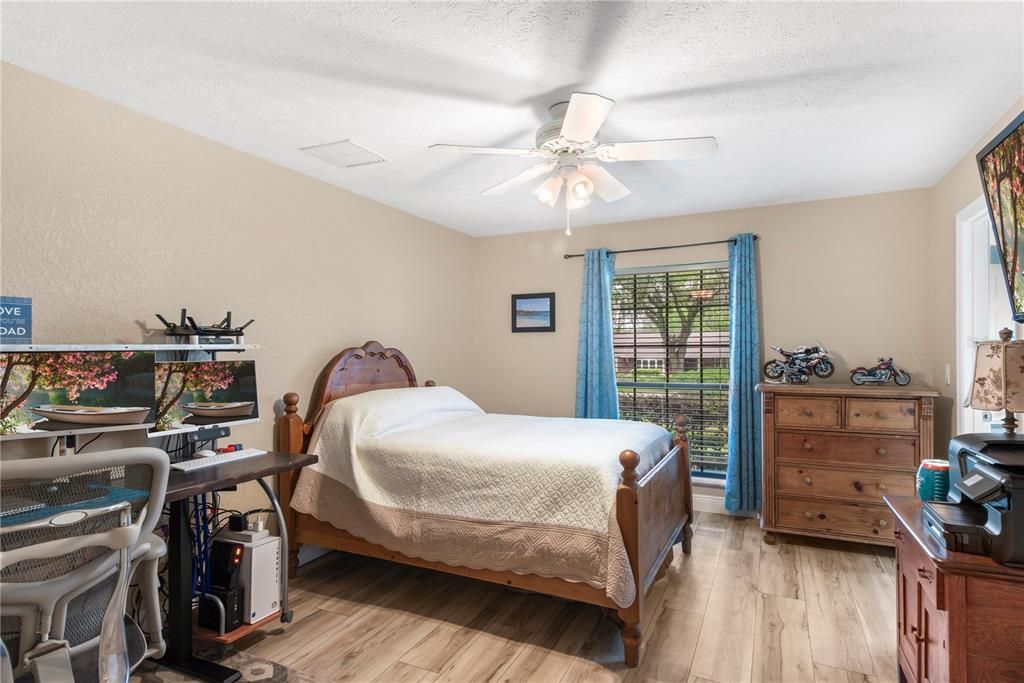 En Venta: $669,000 (3 camas, 2 baños, 2711 Pies cuadrados)