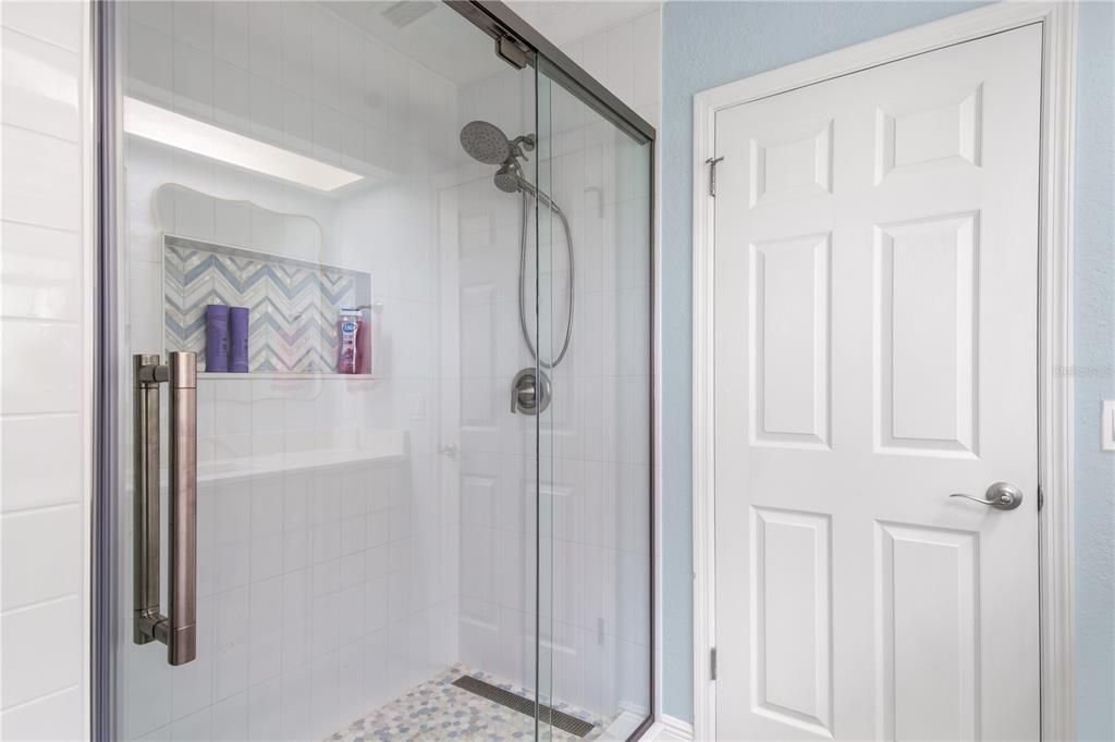 En Venta: $669,000 (3 camas, 2 baños, 2711 Pies cuadrados)