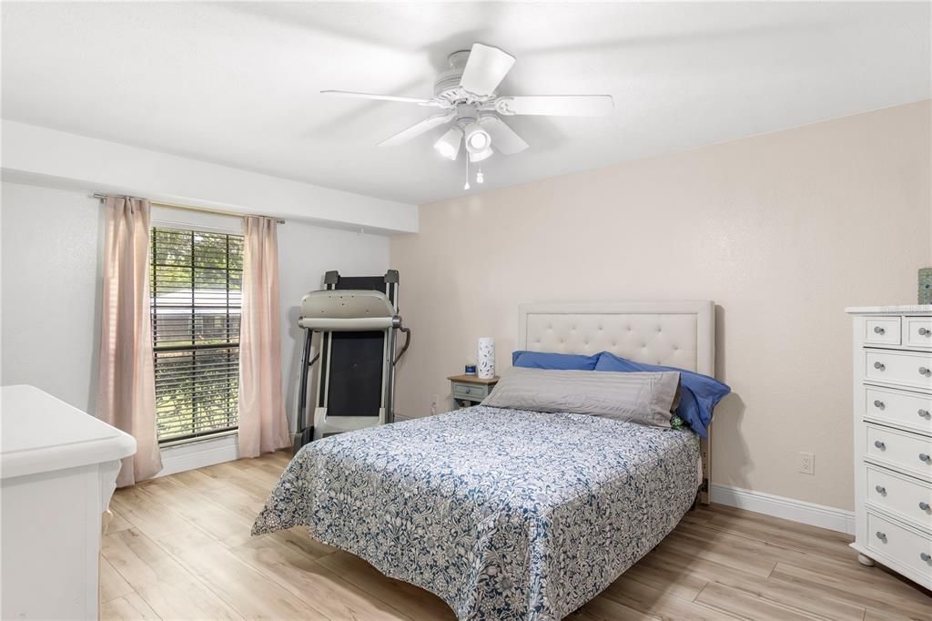 En Venta: $669,000 (3 camas, 2 baños, 2711 Pies cuadrados)