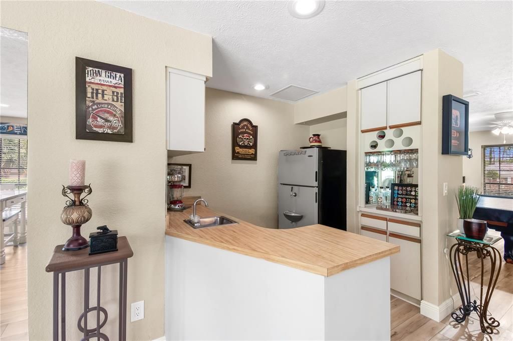 En Venta: $669,000 (3 camas, 2 baños, 2711 Pies cuadrados)