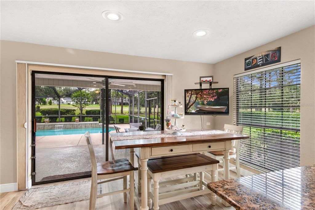 En Venta: $669,000 (3 camas, 2 baños, 2711 Pies cuadrados)