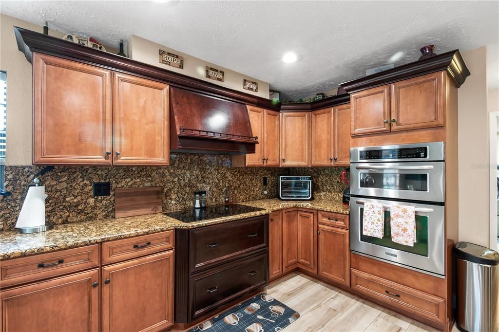 En Venta: $669,000 (3 camas, 2 baños, 2711 Pies cuadrados)