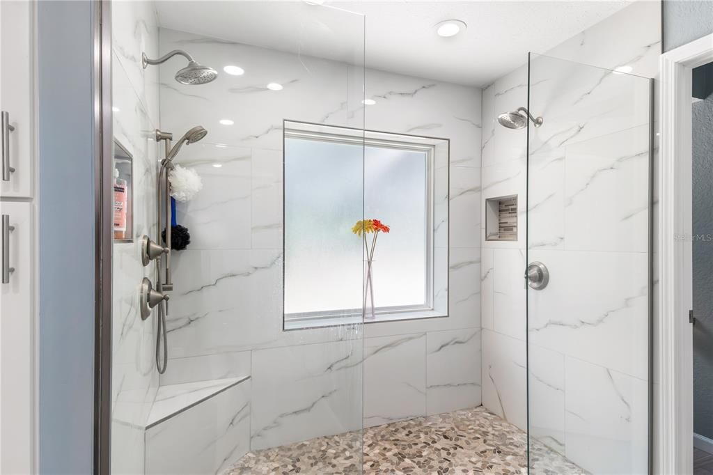 En Venta: $669,000 (3 camas, 2 baños, 2711 Pies cuadrados)