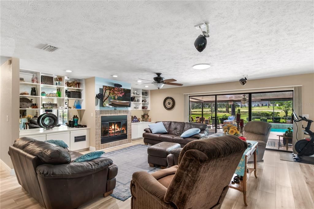 En Venta: $669,000 (3 camas, 2 baños, 2711 Pies cuadrados)