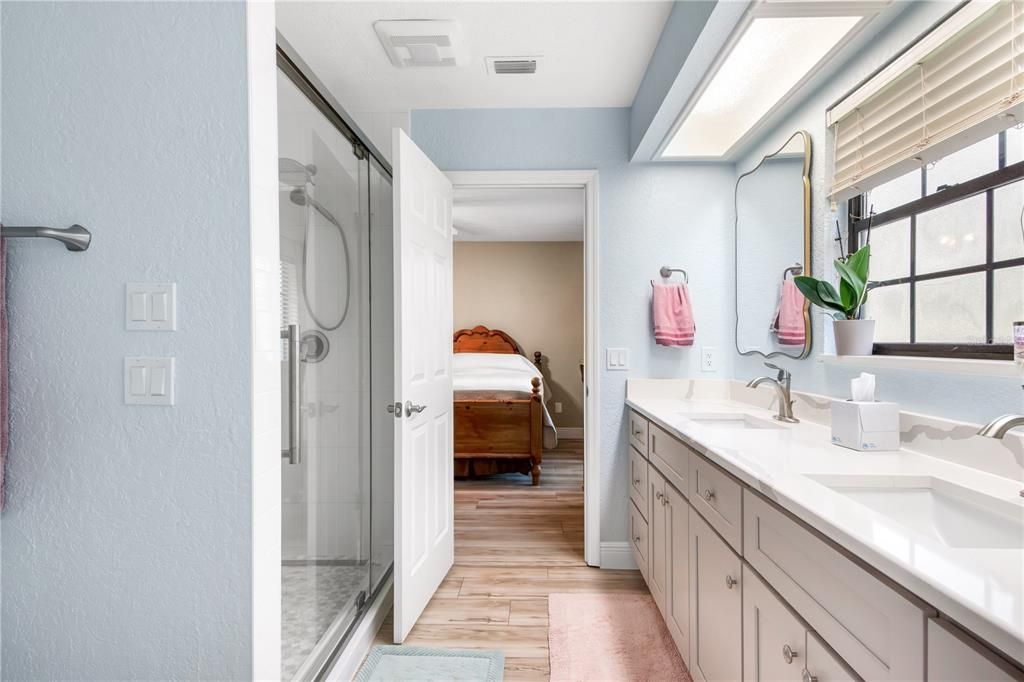 En Venta: $669,000 (3 camas, 2 baños, 2711 Pies cuadrados)