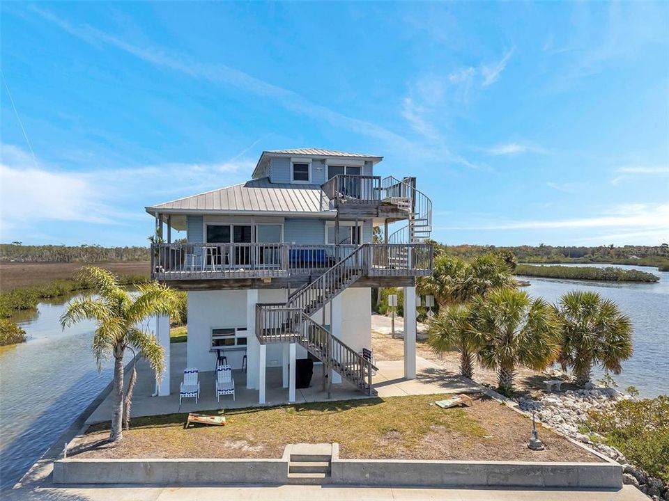 For Sale: $1,350,000 (3 beds, 3 baths, 1500 Square Feet)