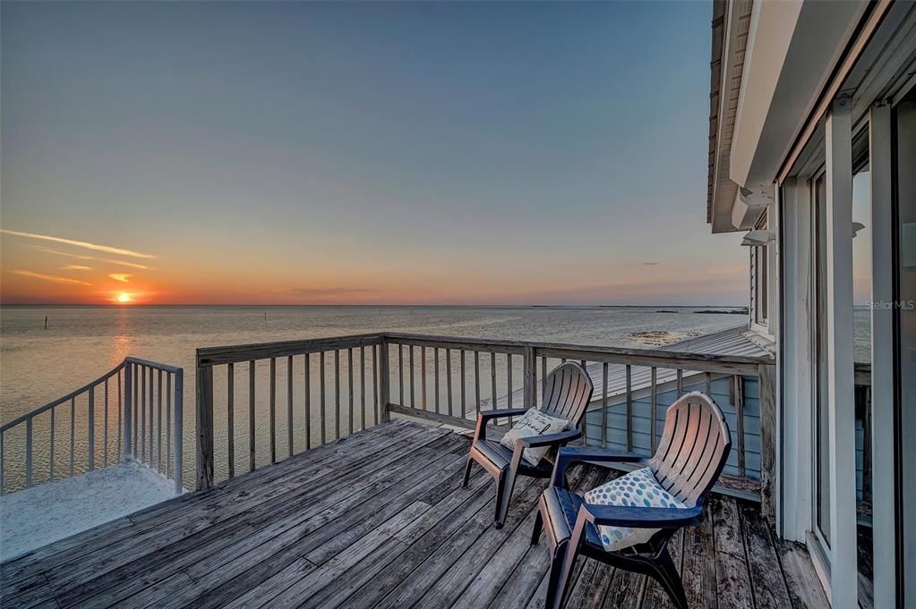 For Sale: $1,350,000 (3 beds, 3 baths, 1500 Square Feet)