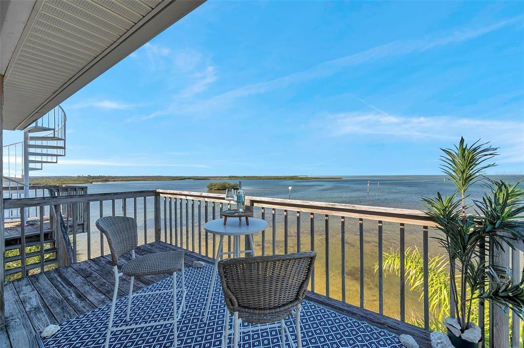 For Sale: $1,350,000 (3 beds, 3 baths, 1500 Square Feet)