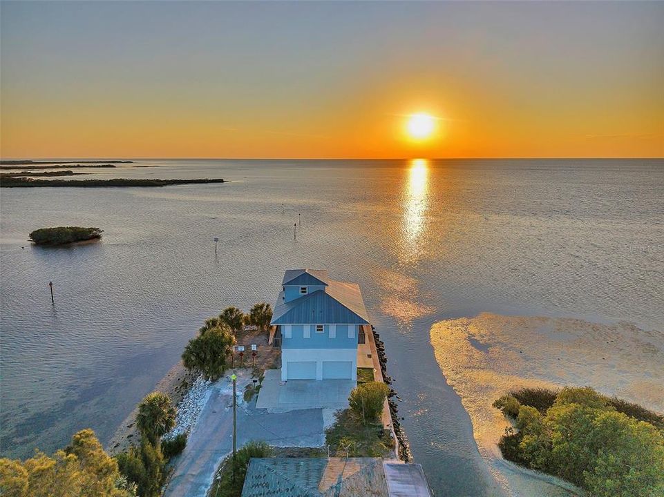 For Sale: $1,350,000 (3 beds, 3 baths, 1500 Square Feet)