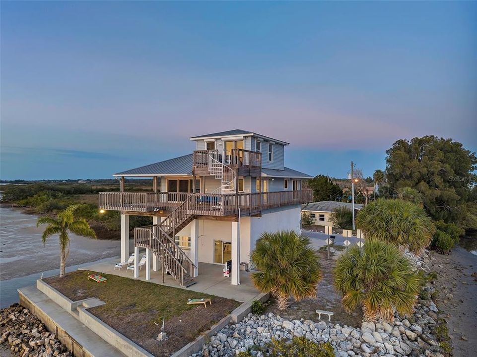 For Sale: $1,350,000 (3 beds, 3 baths, 1500 Square Feet)