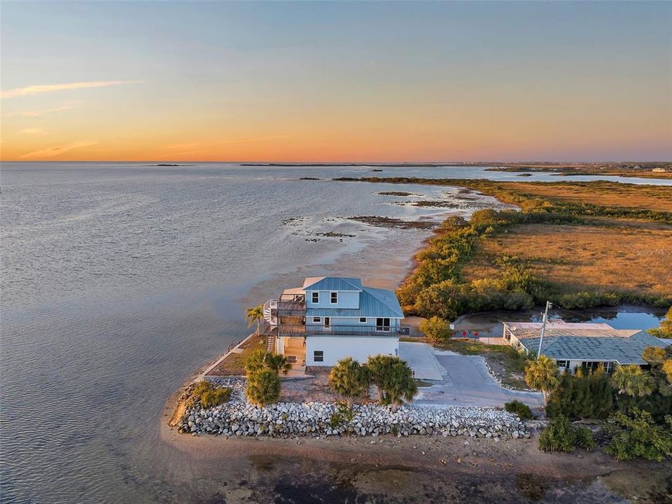 For Sale: $1,350,000 (3 beds, 3 baths, 1500 Square Feet)