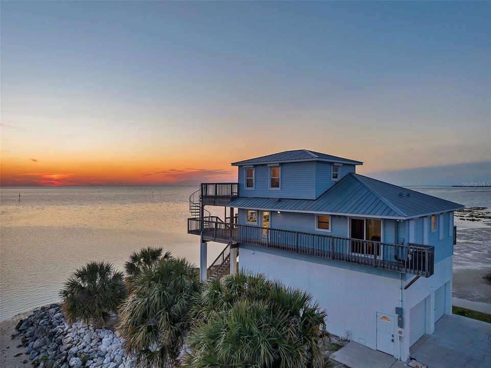 For Sale: $1,350,000 (3 beds, 3 baths, 1500 Square Feet)