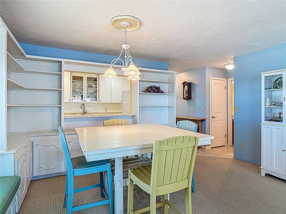 For Sale: $289,900 (2 beds, 2 baths, 1175 Square Feet)