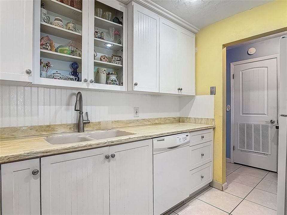 For Sale: $289,900 (2 beds, 2 baths, 1175 Square Feet)