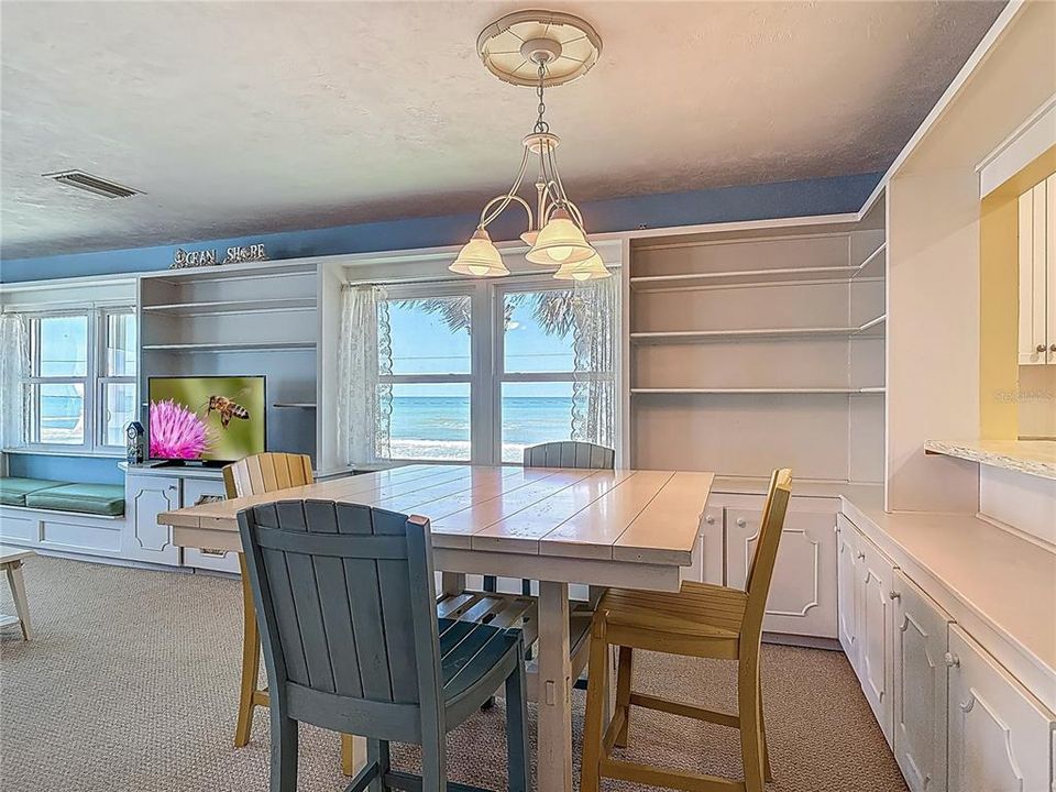 For Sale: $289,900 (2 beds, 2 baths, 1175 Square Feet)