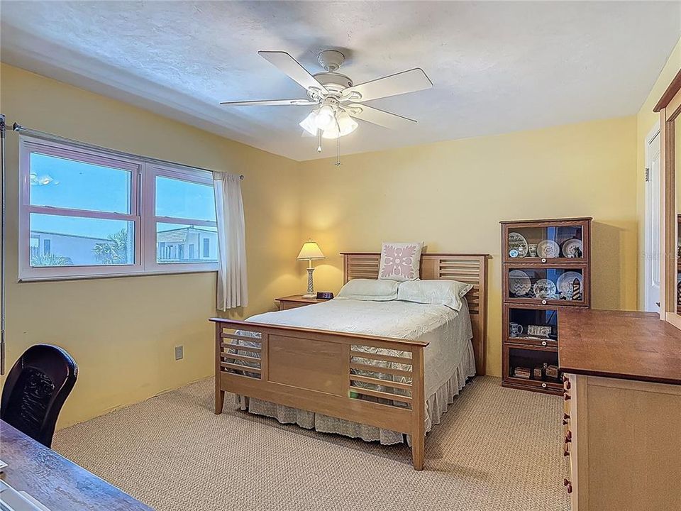 For Sale: $289,900 (2 beds, 2 baths, 1175 Square Feet)