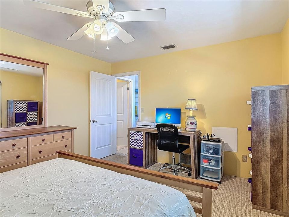 For Sale: $289,900 (2 beds, 2 baths, 1175 Square Feet)