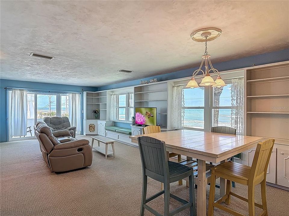 For Sale: $289,900 (2 beds, 2 baths, 1175 Square Feet)