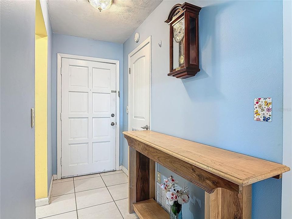For Sale: $289,900 (2 beds, 2 baths, 1175 Square Feet)