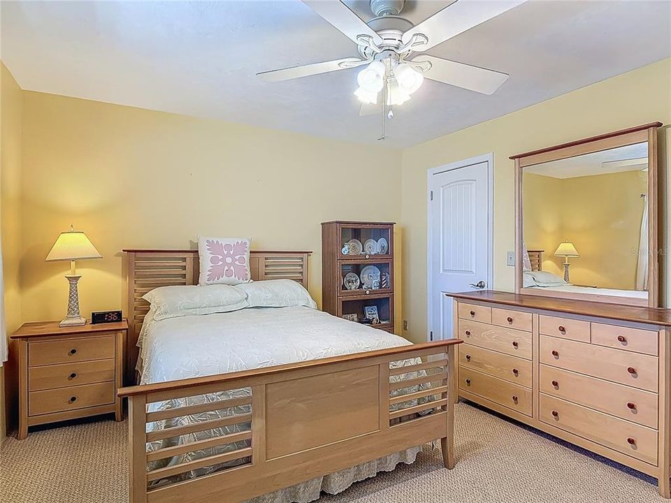 For Sale: $289,900 (2 beds, 2 baths, 1175 Square Feet)