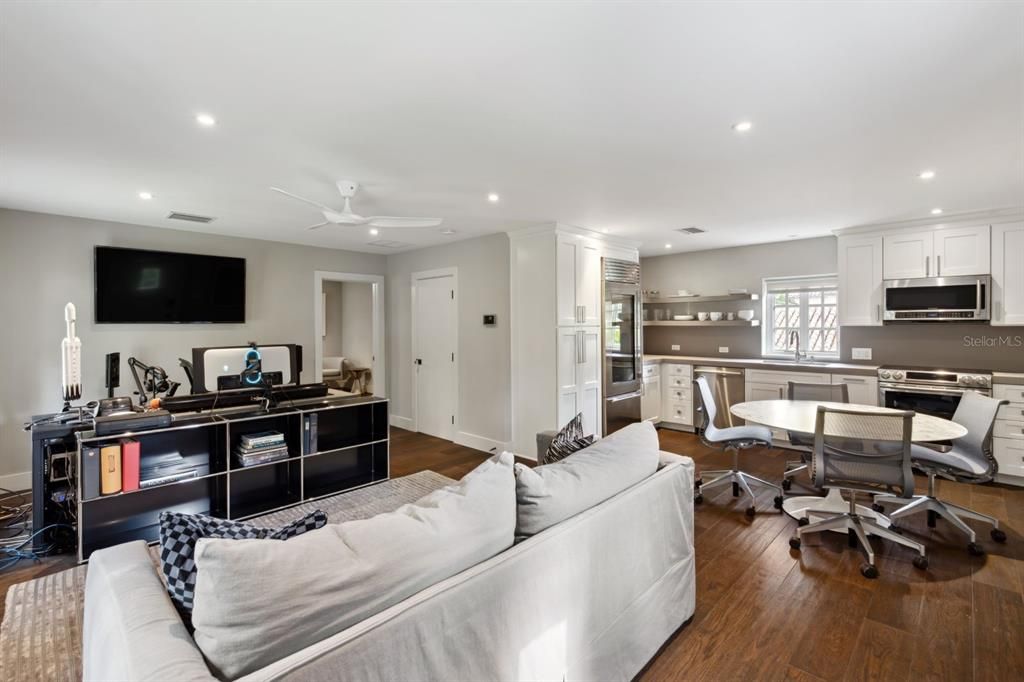 For Sale: $10,950,000 (5 beds, 5 baths, 8174 Square Feet)