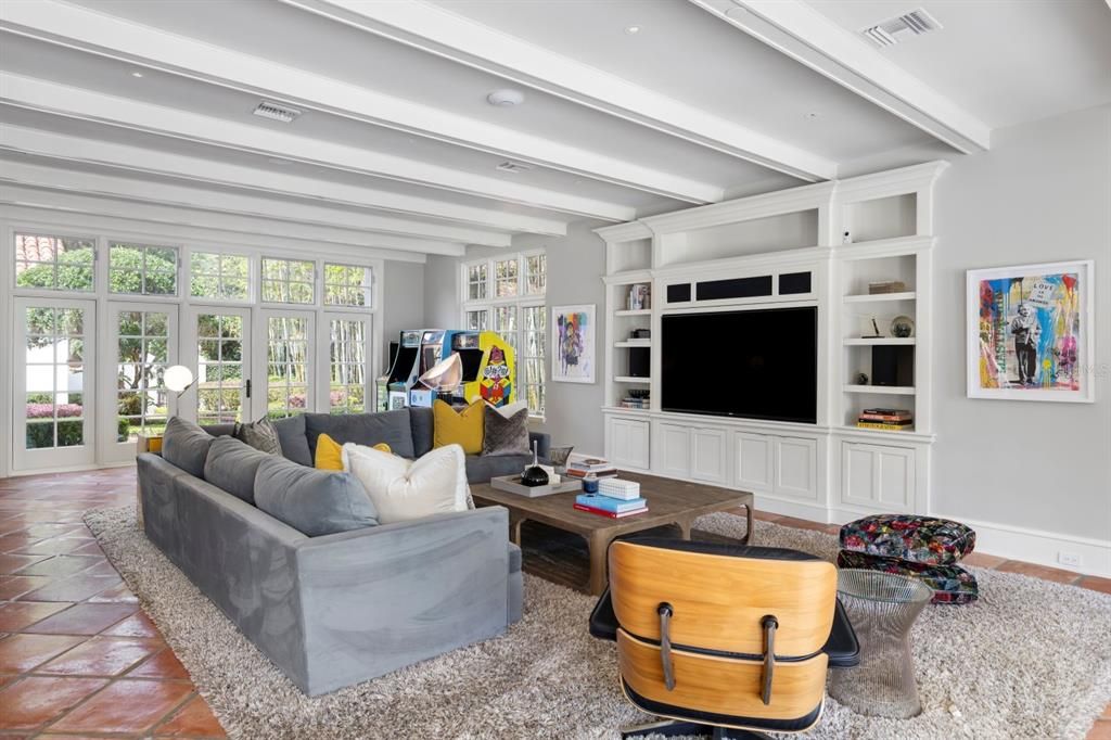 For Sale: $10,950,000 (5 beds, 5 baths, 8174 Square Feet)