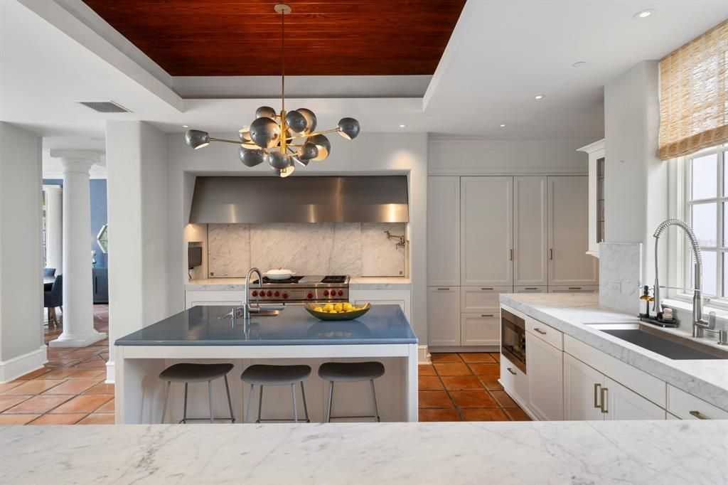 For Sale: $10,950,000 (5 beds, 5 baths, 8174 Square Feet)