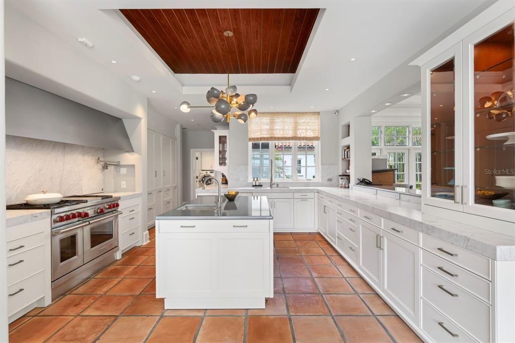 For Sale: $10,950,000 (5 beds, 5 baths, 8174 Square Feet)