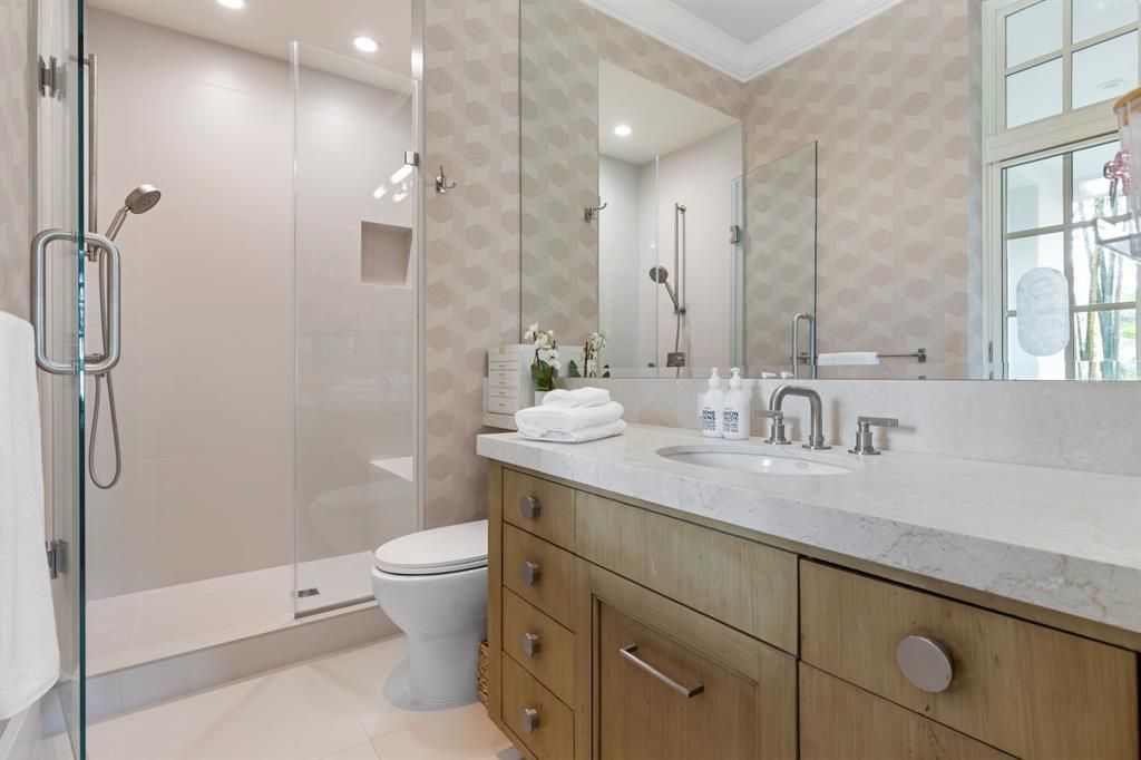 For Sale: $10,950,000 (5 beds, 5 baths, 8174 Square Feet)